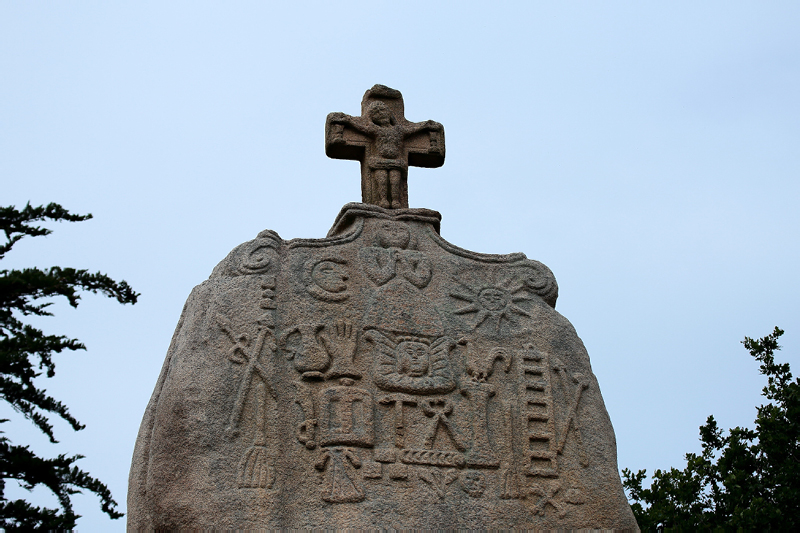 menhir de St Uzec