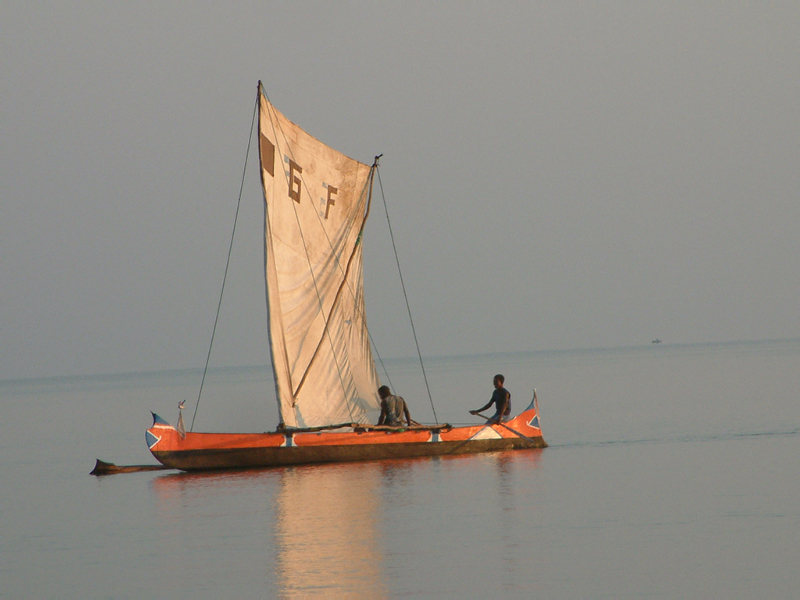 jour_08_9 pirogue au lever du soleil
